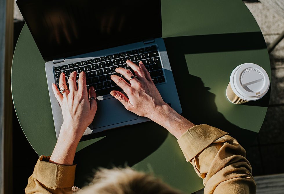 Arqueum transforms business productivity by centralizing documents, automating processes, and fostering efficient collaboration between teams.