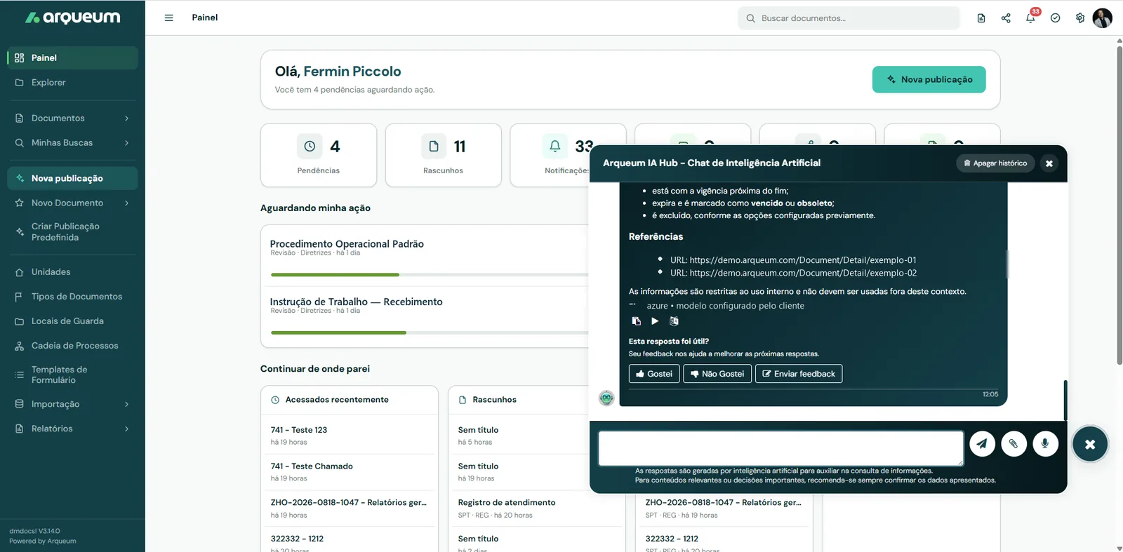 Painel da Arqueum com o chat do IA Hub aberto: resposta com referências, links de fonte e botões de avaliação